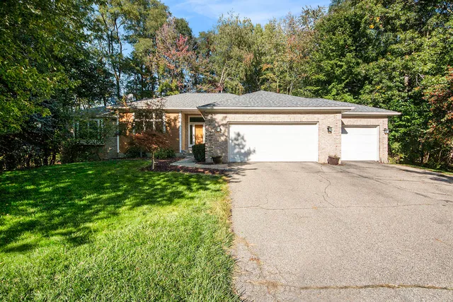 2594 Tall Timber Ct SE, Grand Rapids, MI 49546