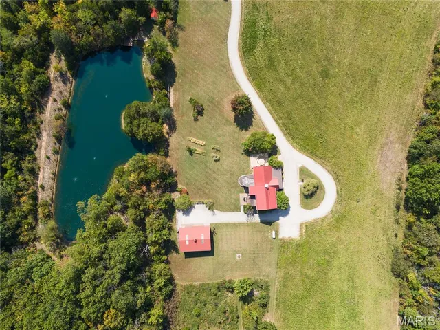 507 Leach Branch Rd, Hermann, MO 65041