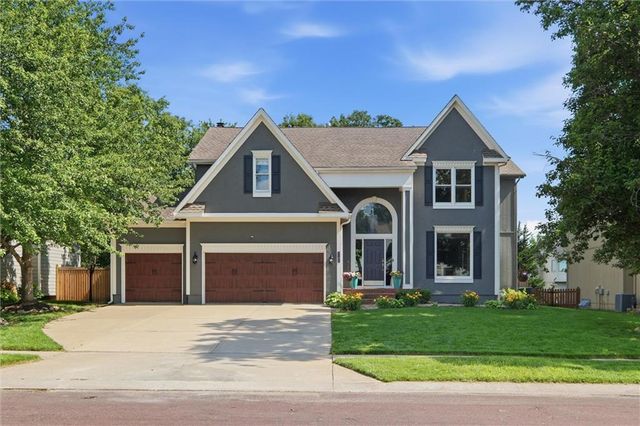 5705 W  153rd St, Overland Park, KS 66223