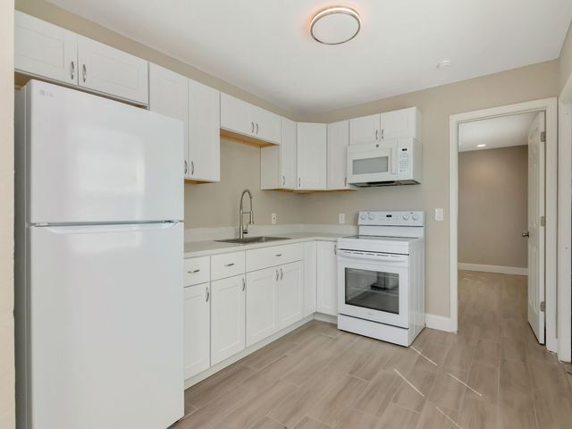 1207 62nd Ave E, Bradenton, FL 34203