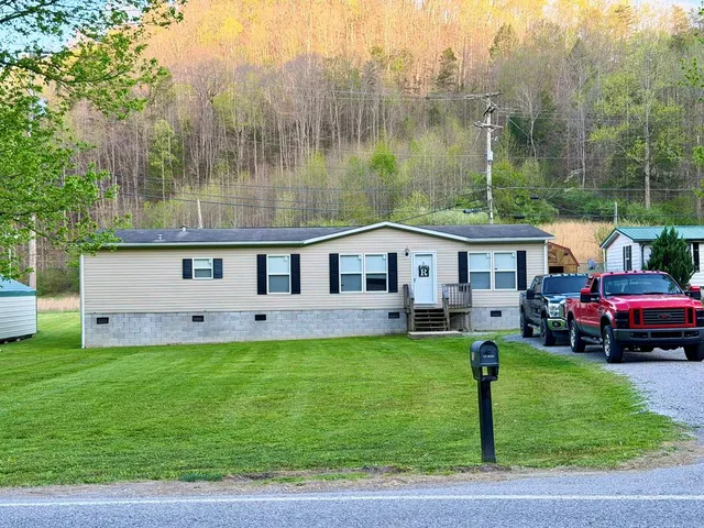 6810 State Highway 194 E, Kimper, KY 41539