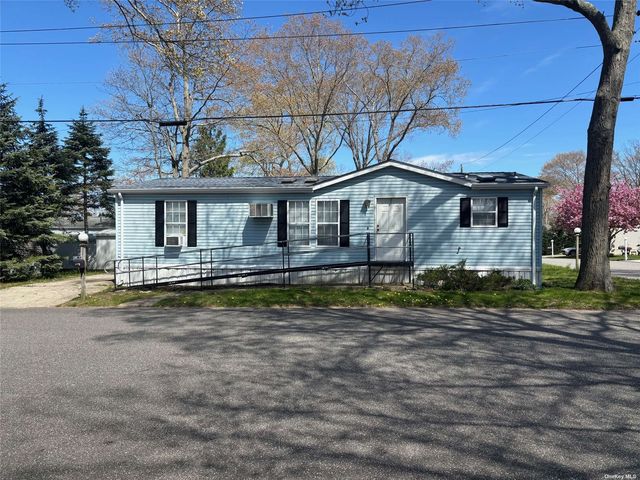 1661-226 Old Country Road, Riverhead, NY 11901