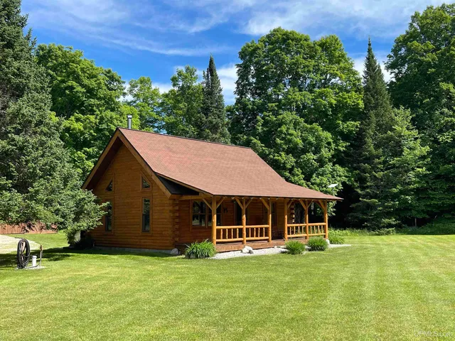 4702 N  Banking Ground Rd, Germfask, MI 49836