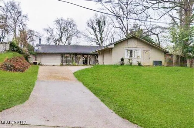 305 Bazinsky Rd, Vicksburg, MS 39180