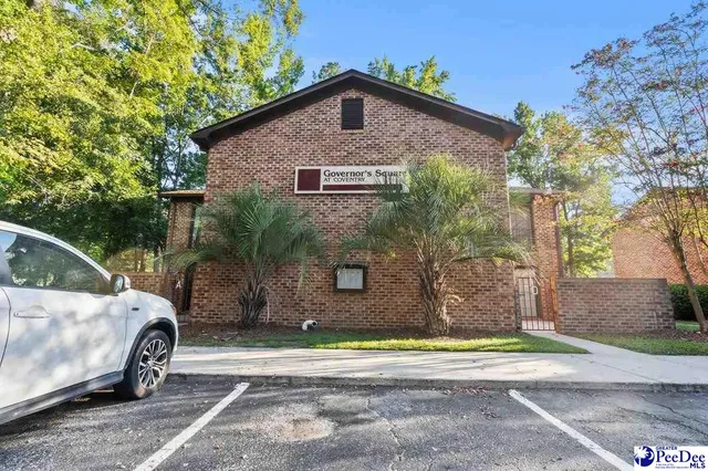 720 Coventry Ln #A-B, Florence, SC 29501