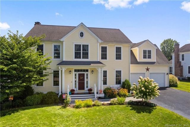 23 Lee Dr, Pawcatuck, CT 06379