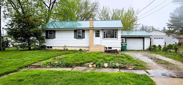 208 6th St SE, Independence, IA 50644