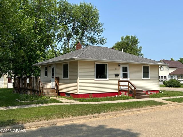 603 Eastern Ave, Grafton, ND 58237