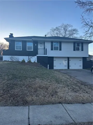1206 SW Mission Pl, Lees Summit, MO 64081