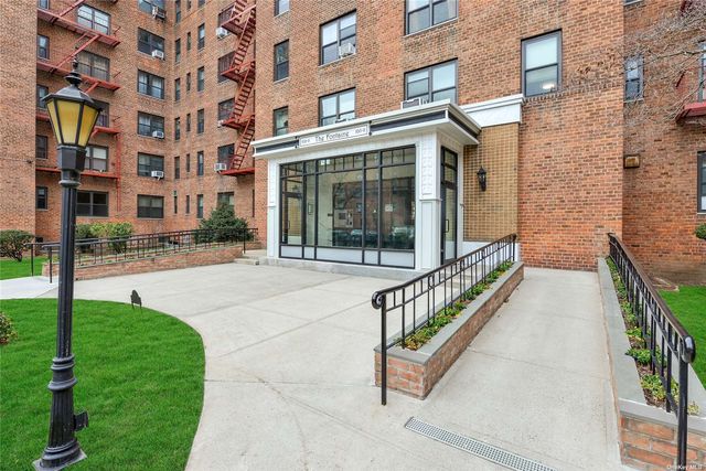 100-11 67th Road UNIT 102, Forest Hills, NY 11375