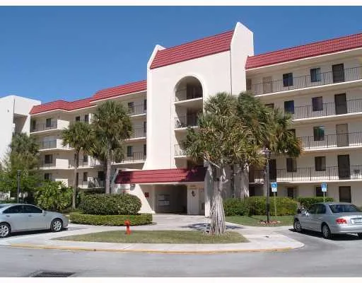 2786 Tennis Club Dr #106, West Palm Beach, FL 33417