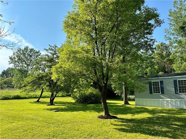 27 Byrns Rd, Oswego, NY 13126