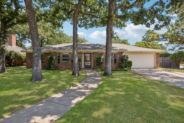 2701 Baldwin Dr, Arlington, TX 76012