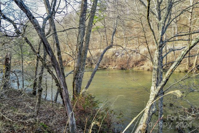 River Rd, Spruce Pine, NC 28777