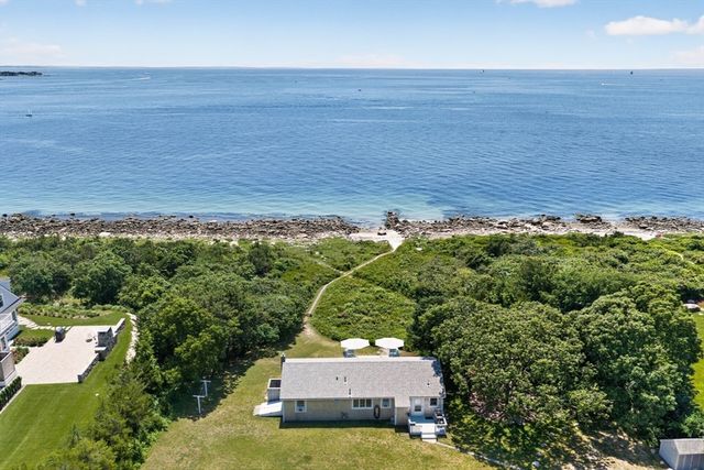7 Gull Ln, Bourne, MA 02532
