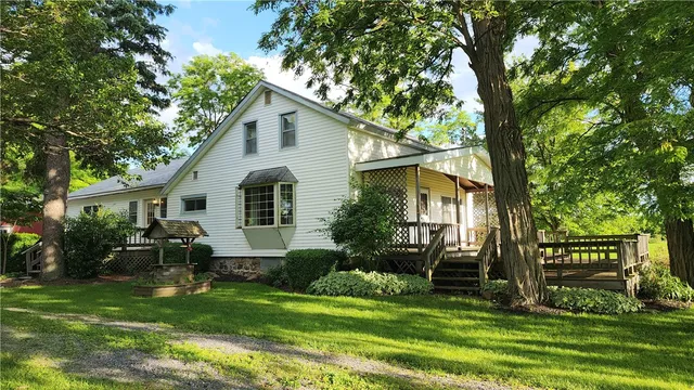 817 Pre Emption Rd, Penn Yan, NY 14527