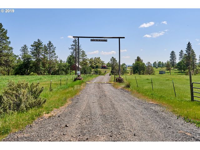 55100 Smock Rd, Tygh Valley, OR 97063