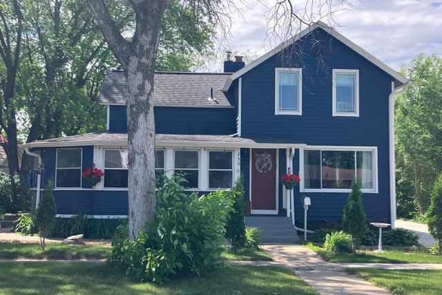230 S  Chestnut St, Belle Plaine, MN 56011