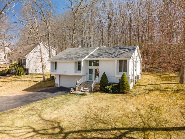 24 Yorkshire Dr, Waterford, CT 06385