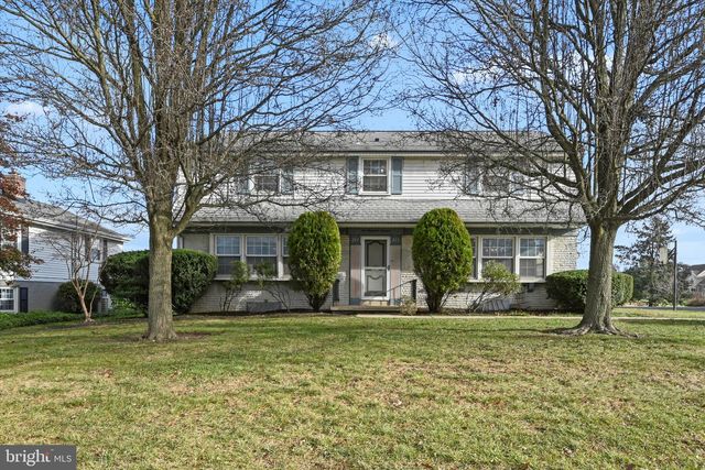 213 N  Kinzer Ave, New Holland, PA 17557