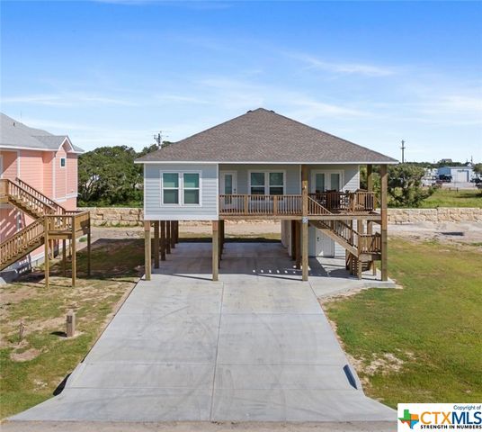 77 Whooping Crane St, Port O Connor, TX 77982