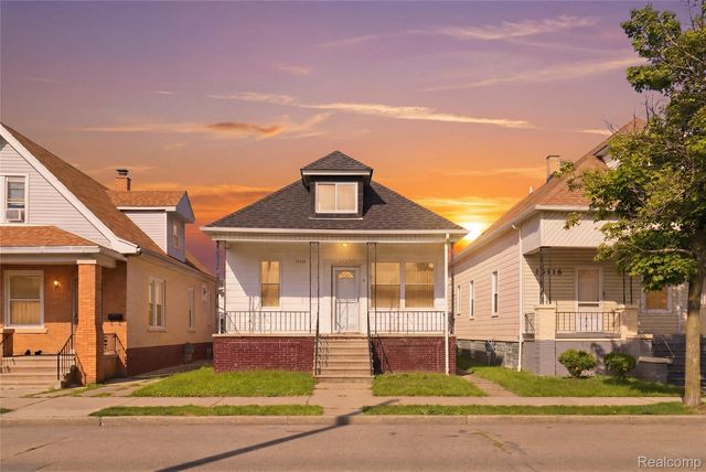 12122 Sobieski St, Hamtramck, MI 48212