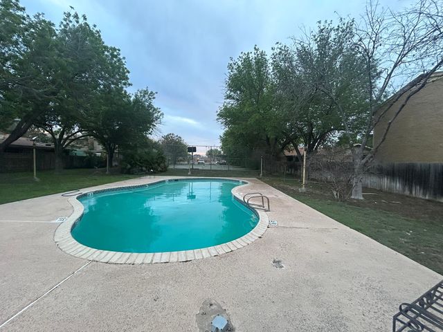 1010 Castle Heights Dr, Laredo, TX 78041