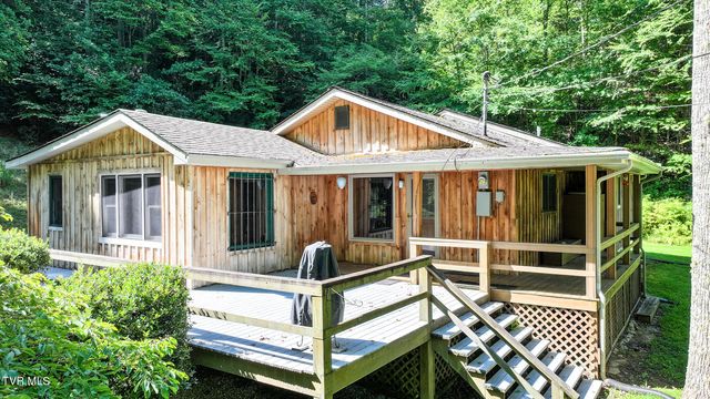 390 Fiddlers Branch Rd, Hampton, TN 37658