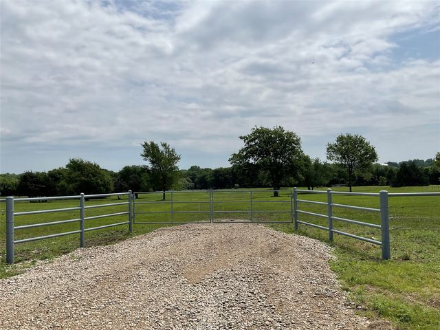 1149 County Road 4642, Trenton, TX 75490