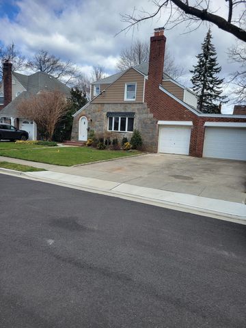 Address Not Disclosed, Floral Park, NY 11001