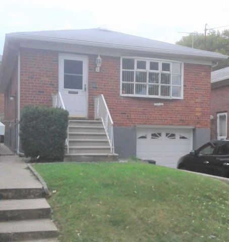 12607 25th Rd, Flushing, NY 11354