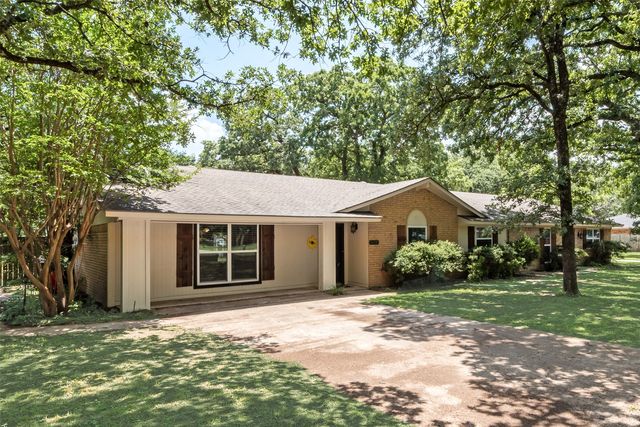 215 Surveyors Rd, Aubrey, TX 76227