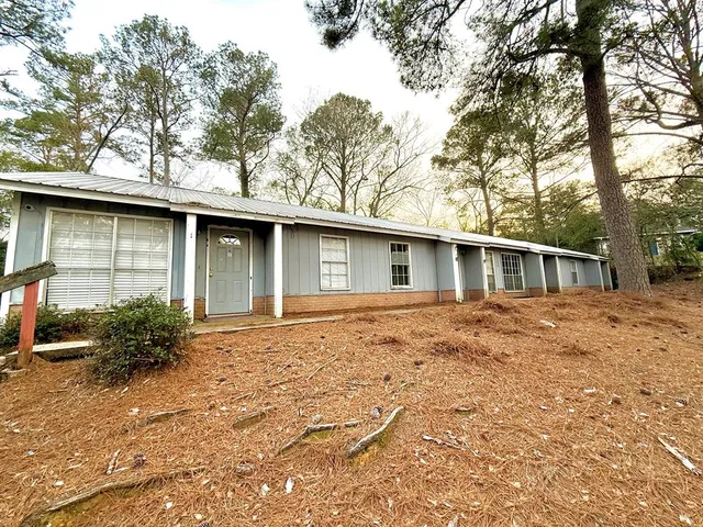 118 Weeks Dr, Enterprise, AL 36330