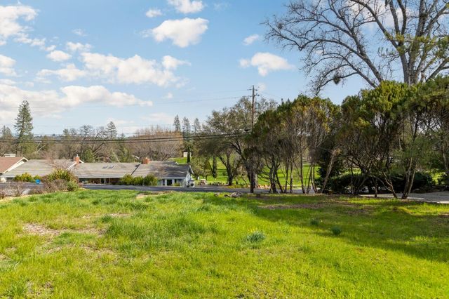18897 Lake Forest Dr, Penn Valley, CA 95946