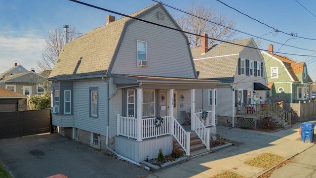 31 Clover St, New Bedford, MA 02740