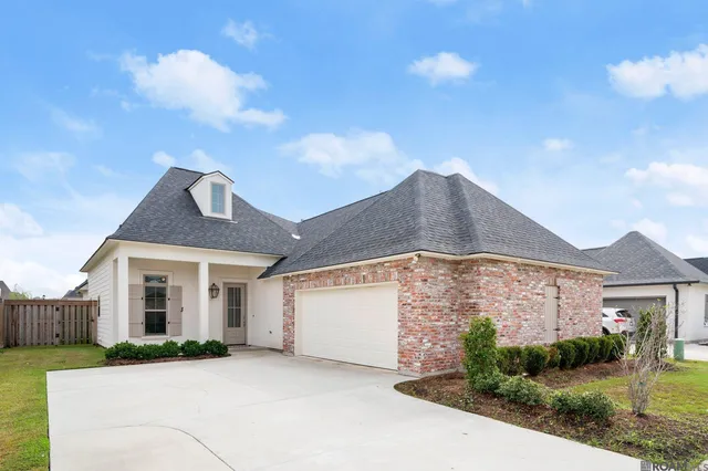 545 Silverbill Ln, Baton Rouge, LA 70810