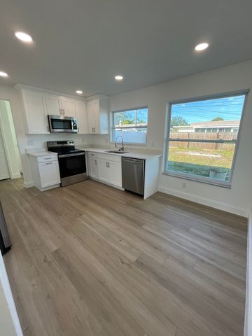 1723 62nd Pl S, Saint Petersburg, FL 33712