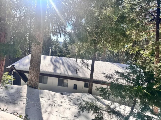25286 North Rd, Twin Peaks, CA 92391