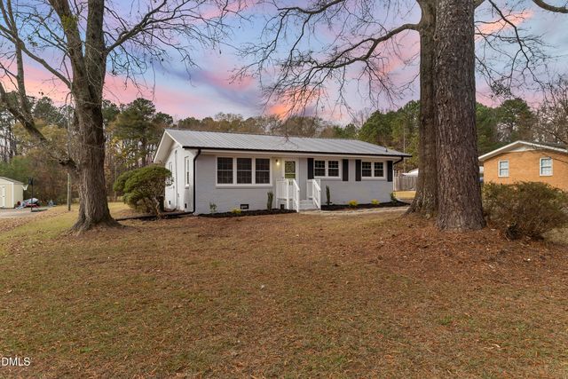 2806 Kendale Dr, Sanford, NC 27332