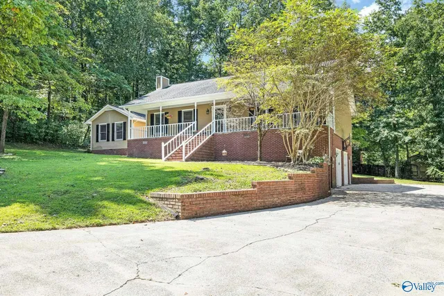 237 Bellefonte Cir, Scottsboro, AL 35769