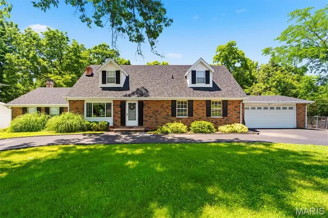 1143 Fernview Dr, Saint Louis, MO 63141