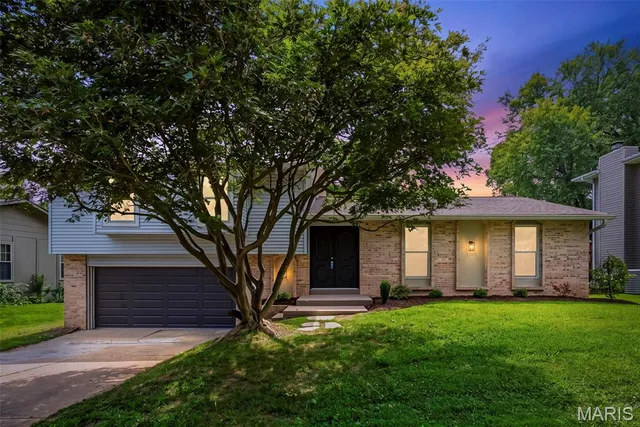 3034 Willow Wood Dr, Saint Charles, MO 63303