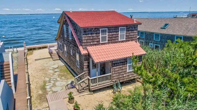29 E Bayview Avenue, Ocean Beach, NY 11770
