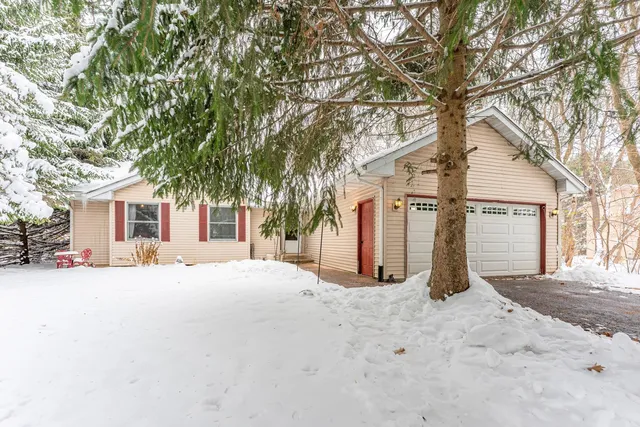 116 Liverpool Dr SE, Poplar Grove, IL 61065
