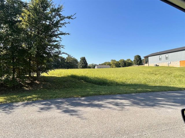 38 Fawn Dr, Scottsville, KY 42164