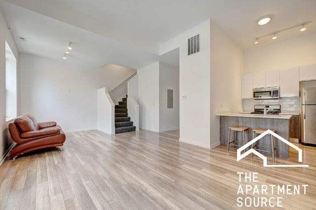 2700 W  North Ave #203, Chicago, IL 60647