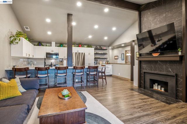 2327 Fairway Dr, San Leandro, CA 94577