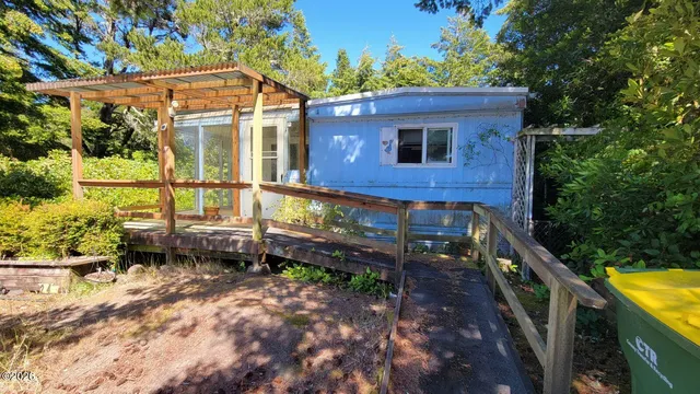 1600 Rhododendron Dr #24, Florence, OR 97439