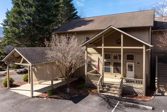 120 White Oak Pt, Whittier, NC 28789