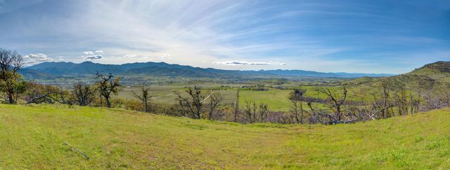 3 N  Valley View Rd, Ashland, OR 97520